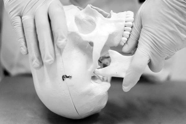 Terapia Zaburzeń Czynności Systemu Żuchwowo-Gnykowo-Czaszkowego